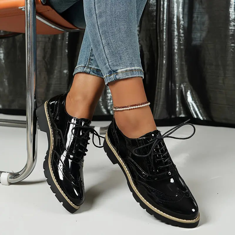 Chaussures Oxford vernies | Élégance urbaine