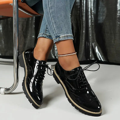 Chaussures Oxford vernies | Élégance urbaine