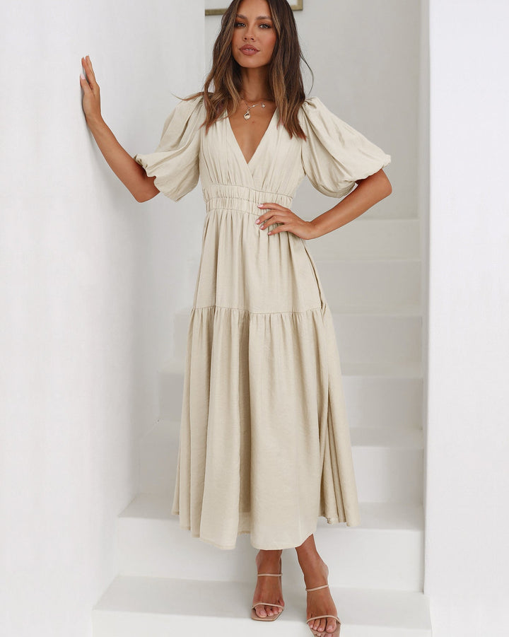 Robe fluide à col en V | Élégance naturelle et coupe aérienne