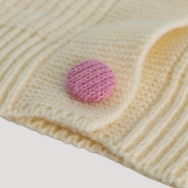 Cardigan épais à détails fraise | Style ludique et cosy