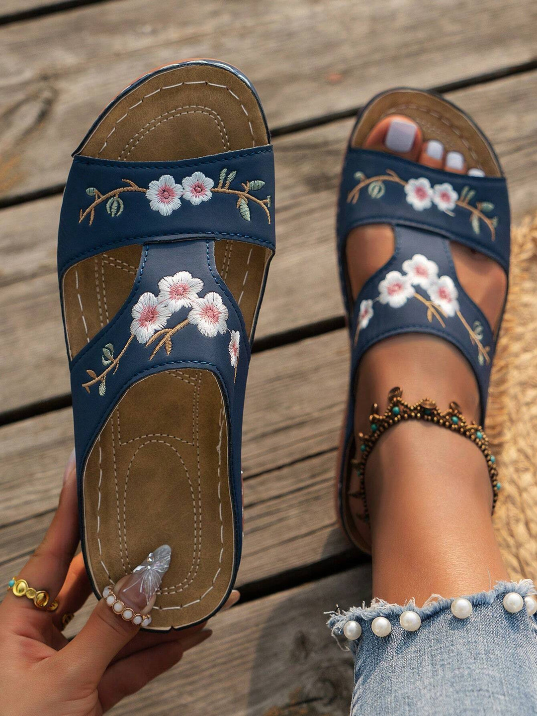 Sandales à fleurs | Look estival décontracté
