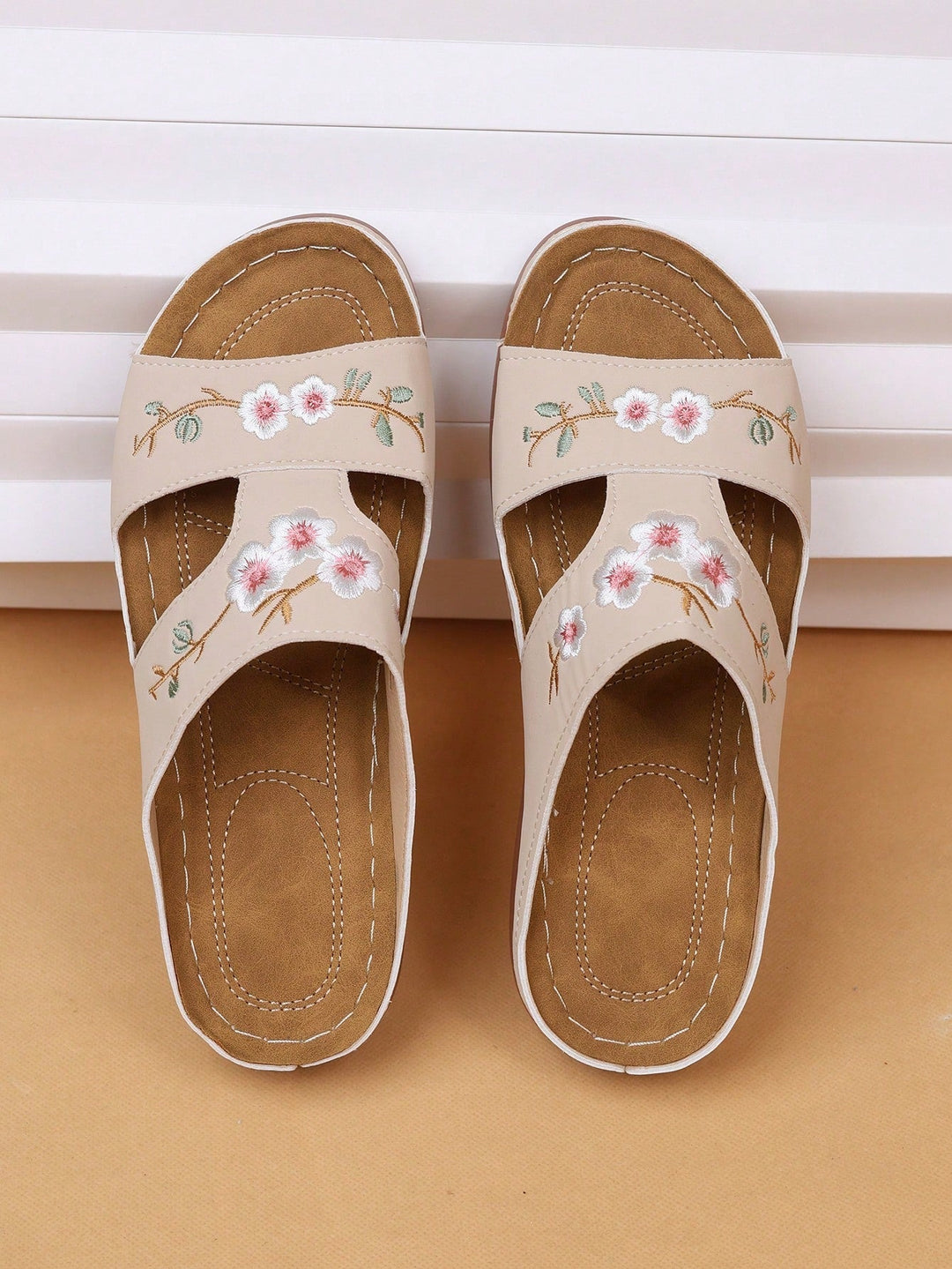 Sandales à fleurs | Look estival décontracté