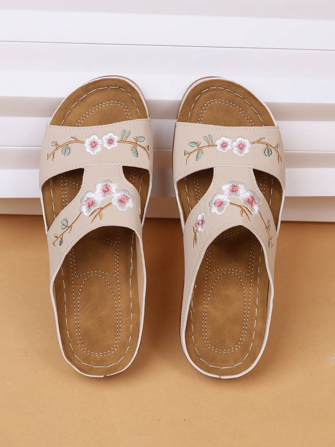 Sandales à fleurs | Look estival décontracté