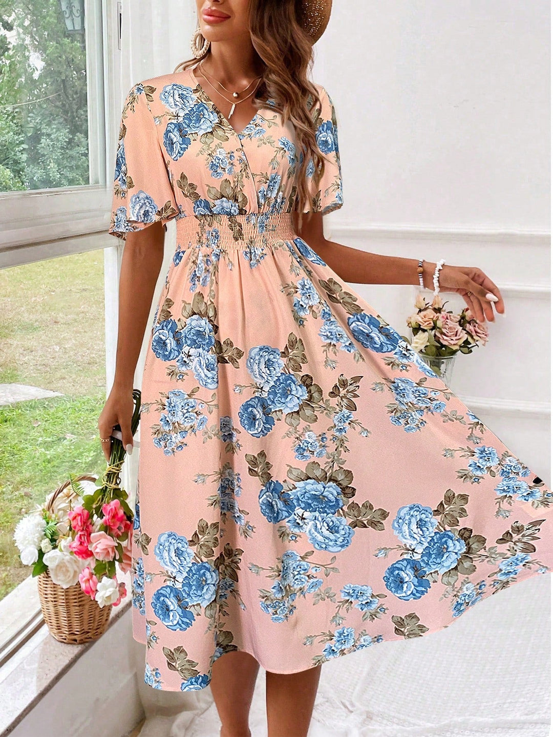 Robe midi à encolure en V | Élégance fluide et détails romantiques