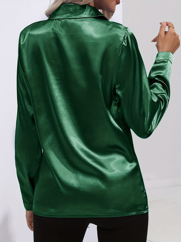 Blouse satinée à col classique | Élégance brillante au quotidien