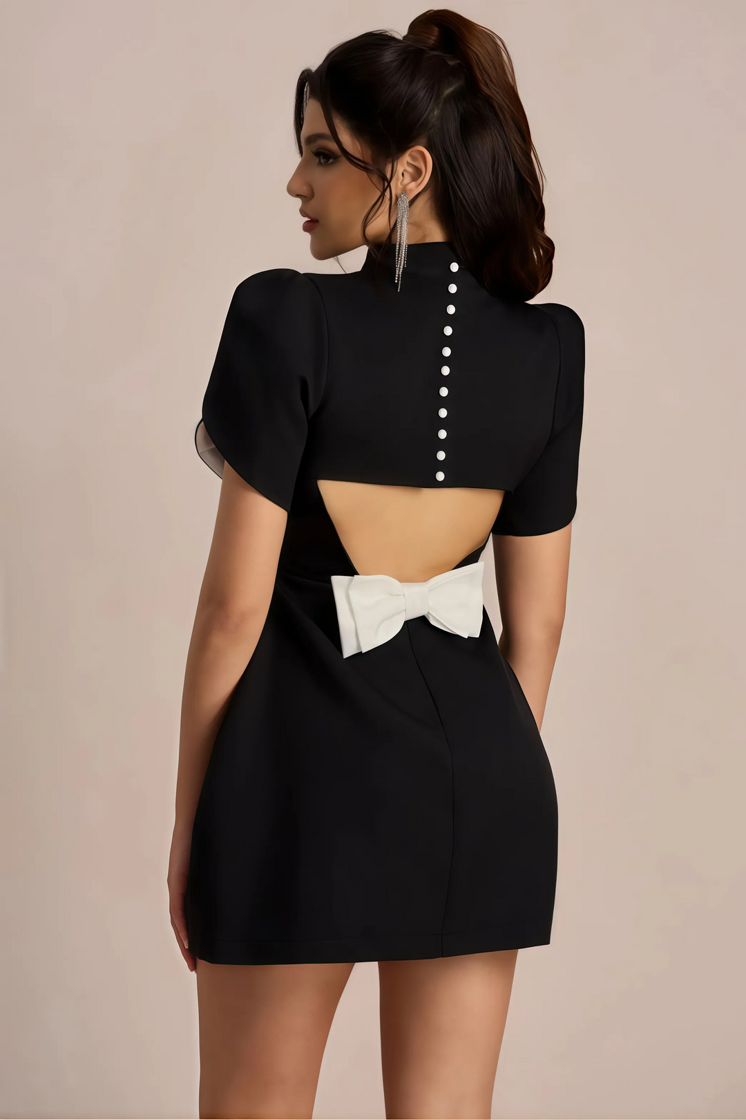 Robe courte structurée | Élégance minimaliste