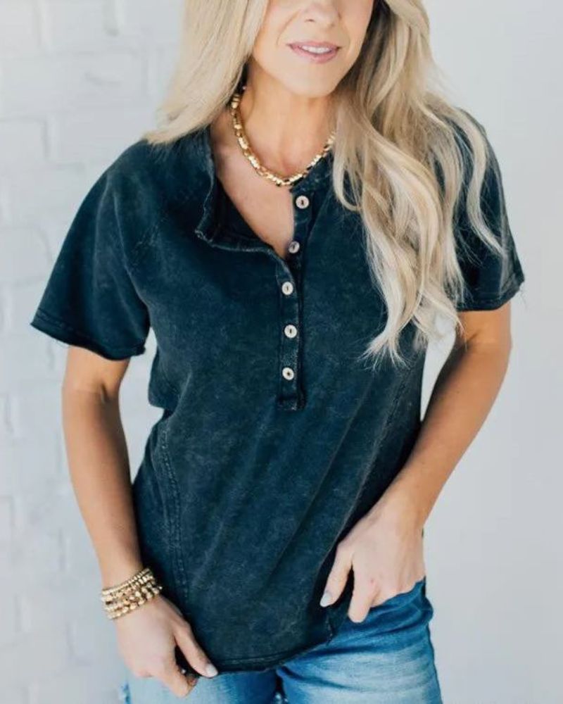 T-shirt à boutons effet délavé | Pour un style casual et tendance
