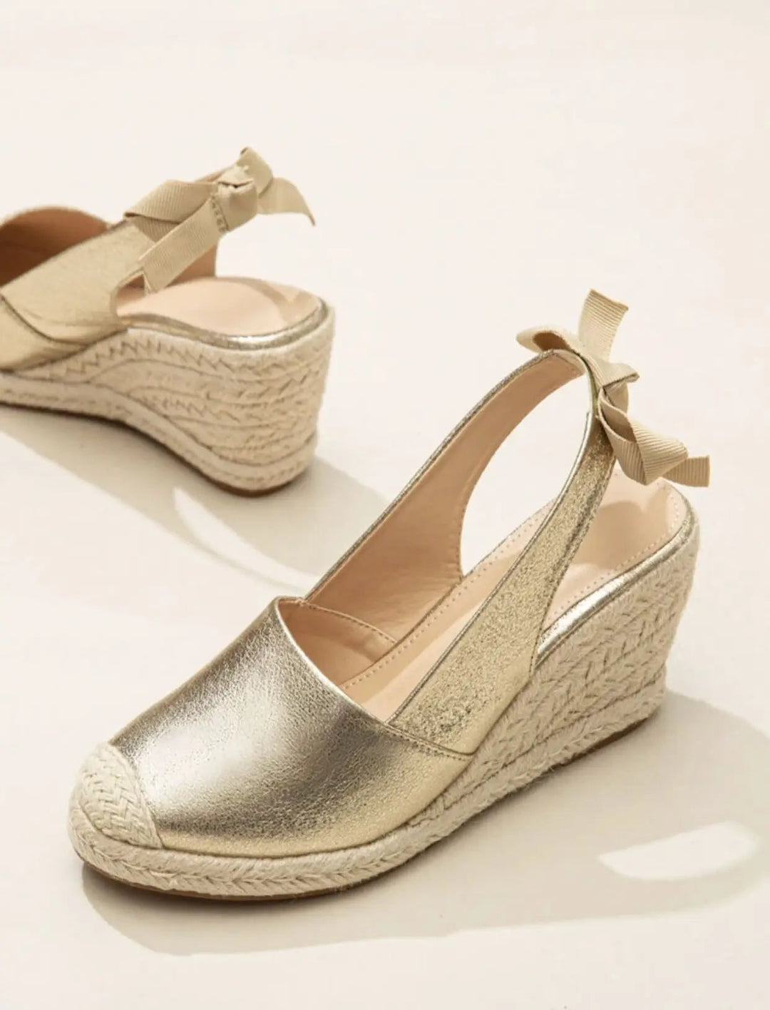 Espadrilles compensées | Brillance dorée estivale