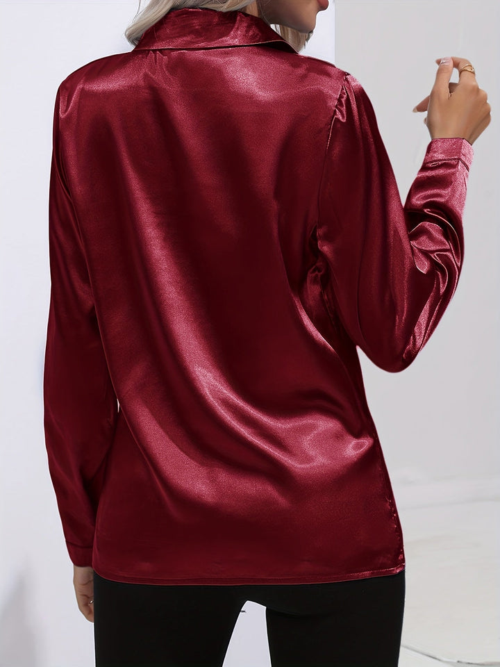 Blouse satinée à col classique | Élégance brillante au quotidien