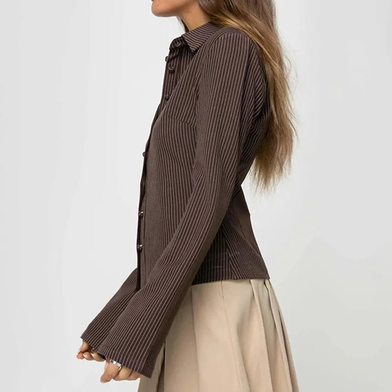 Blouse cintrée à rayures | Style rétro chic