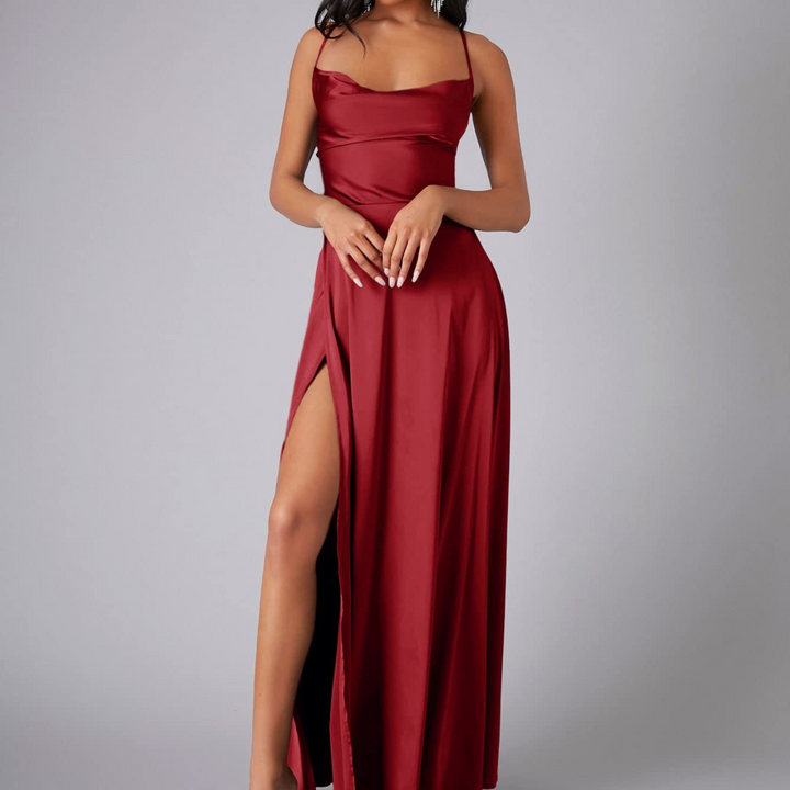 Robe Longue Élégante à Bretelles Fines | Coupe Féminine pour Occasions Spéciales