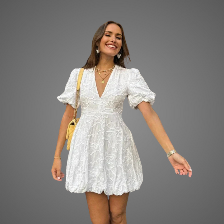 Robe courte à effet bouffant | Look chic estival