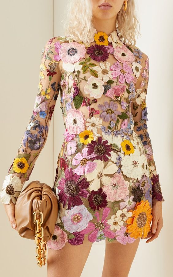 Robe brodée florale | Élégance événementielle