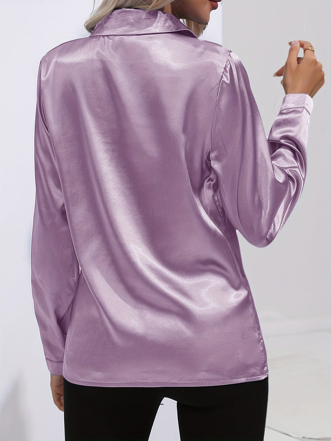 Blouse satinée à col classique | Élégance brillante au quotidien