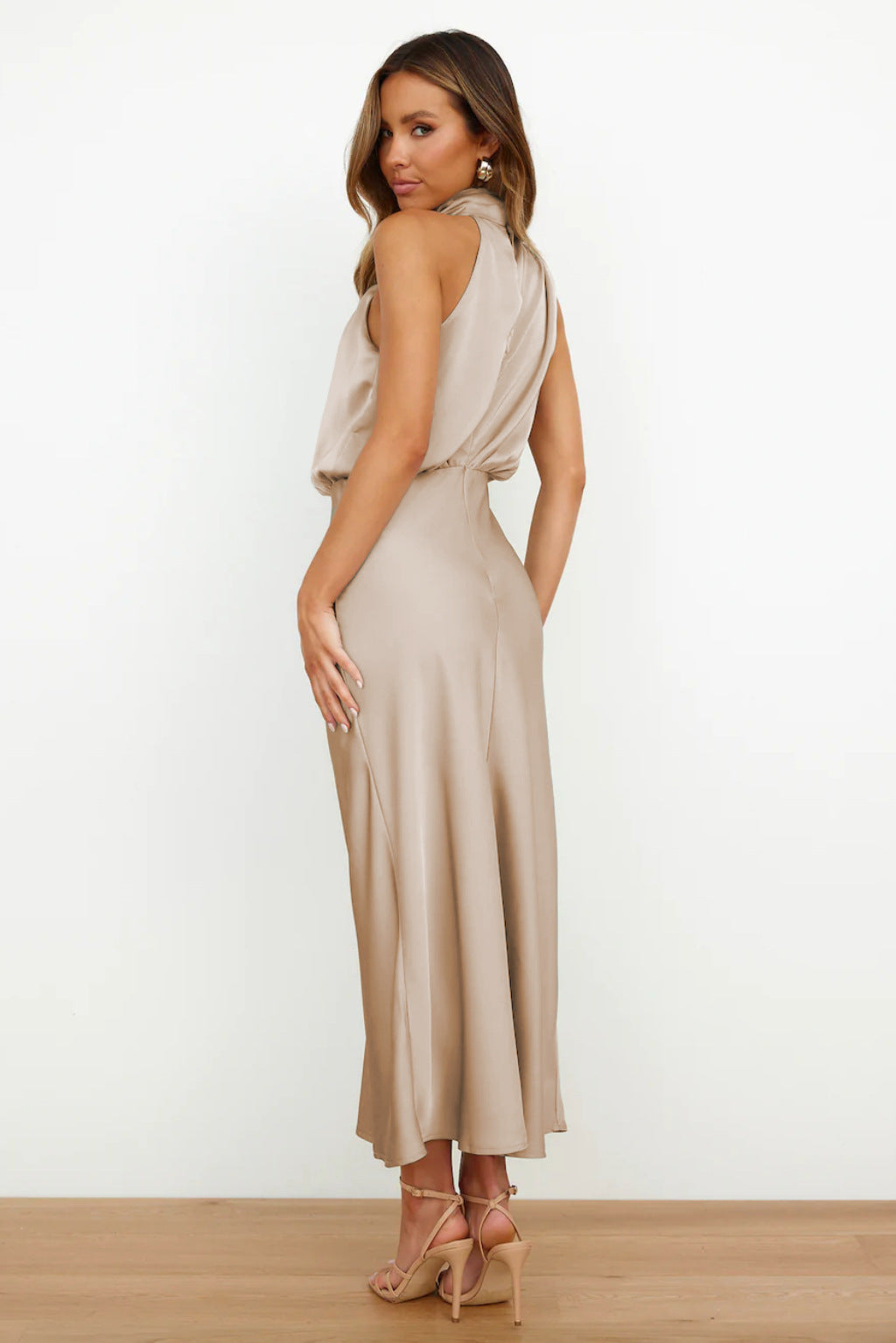 Robe midi satinée à col drapé | Élégance fluide