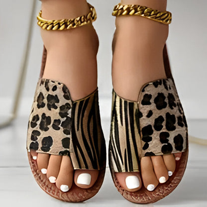 Sandales plates tendance | Look original d'été