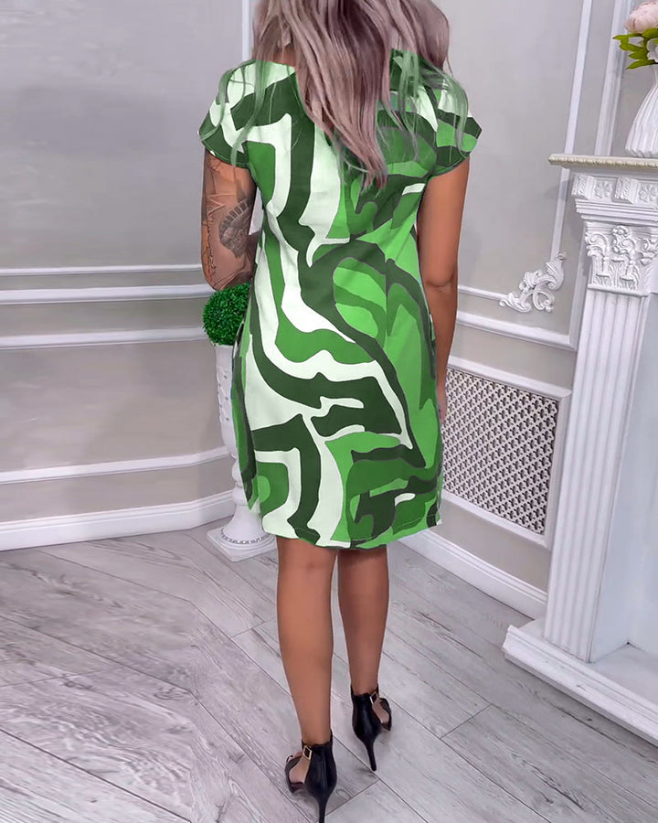 Robe courte à imprimé artistique | Confort et style graphique