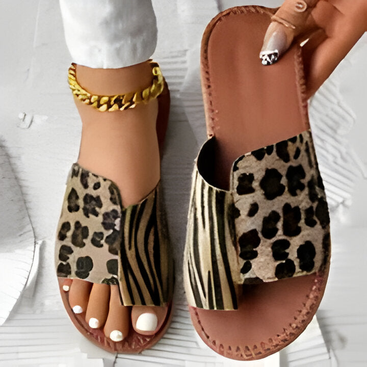 Sandales plates tendance | Look original d'été