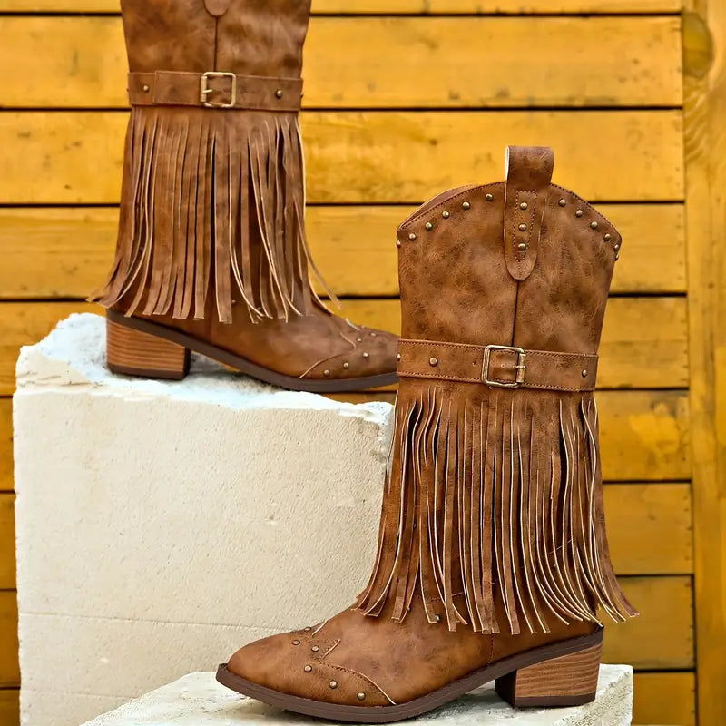 Bottes à franges | Détail clouté et talon épais