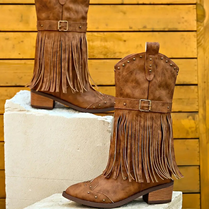 Bottes à franges | Détail clouté et talon épais