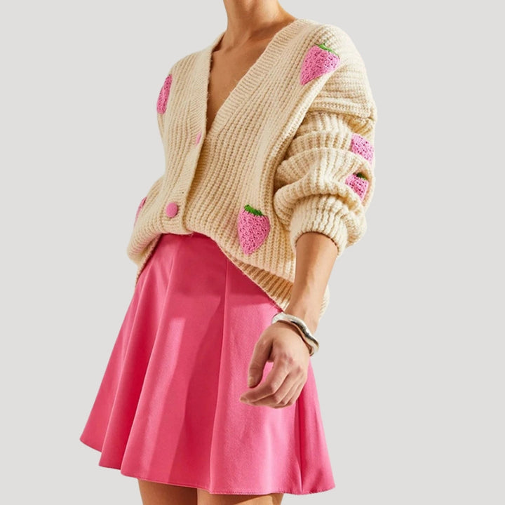 Cardigan épais à détails fraise | Style ludique et cosy