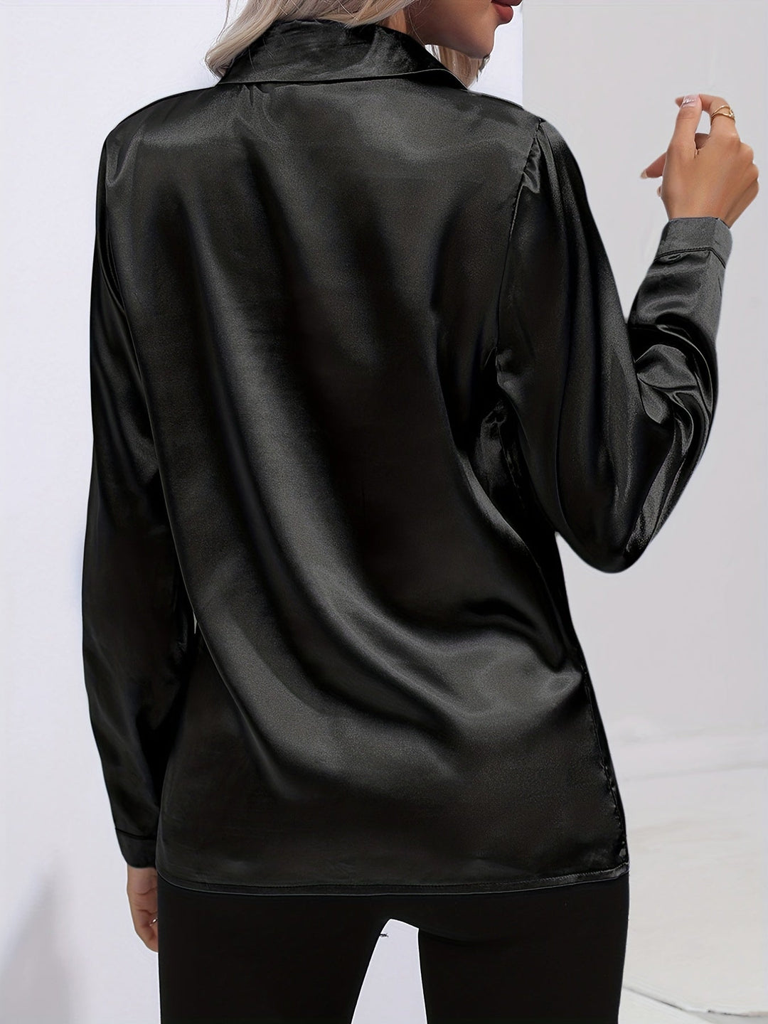 Blouse satinée à col classique | Élégance brillante au quotidien