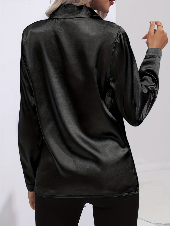 Blouse satinée à col classique | Élégance brillante au quotidien