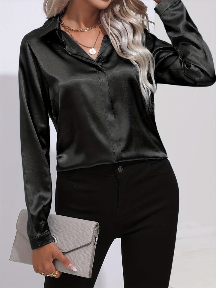 Blouse satinée à col classique | Élégance brillante au quotidien