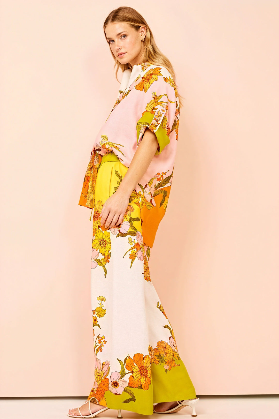 Ensemble fleuri femme | Style coloré et jambes larges pour un look estival élégant
