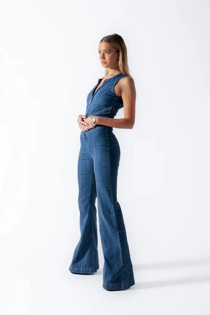 Combinaison en denim ajustée | Look flatteur et audacieux