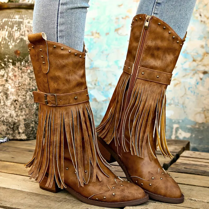 Bottes à franges | Détail clouté et talon épais