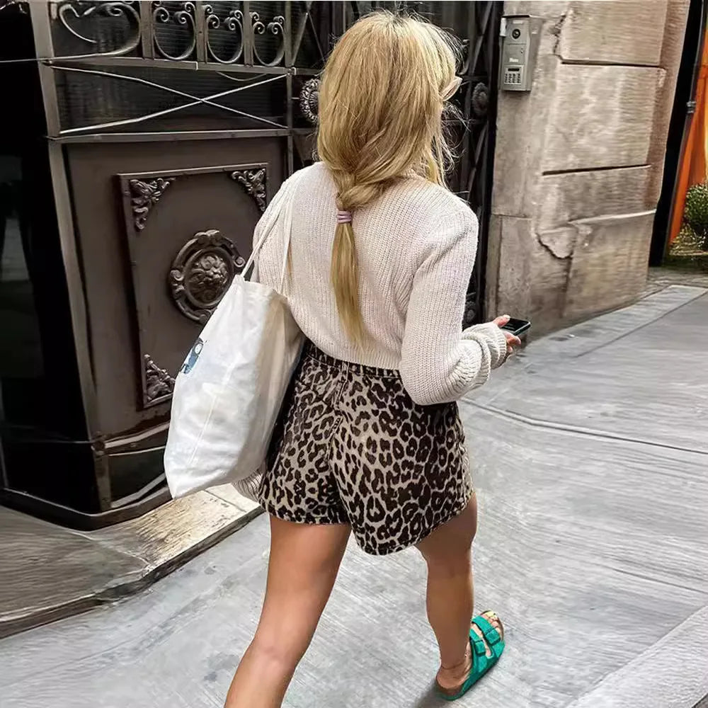 Short en jean taille haute à imprimé léopard | Look estival tendance