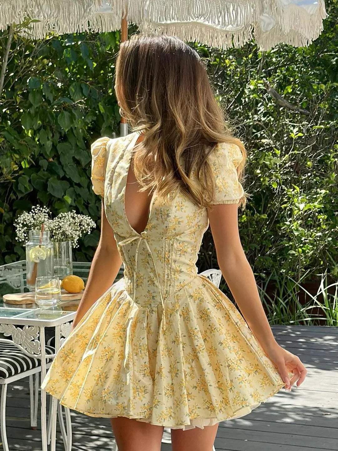 Robe mini fleurie femme | Légèreté estivale avec une touche romantique
