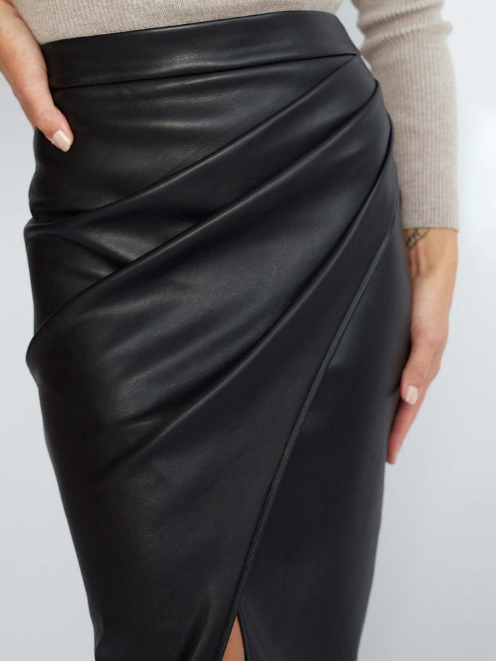 Jupe portefeuille élégante | Look de bureau tendance