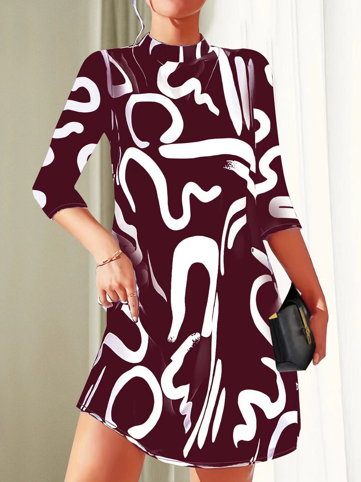 Robe courte ample graphique | Style contemporain