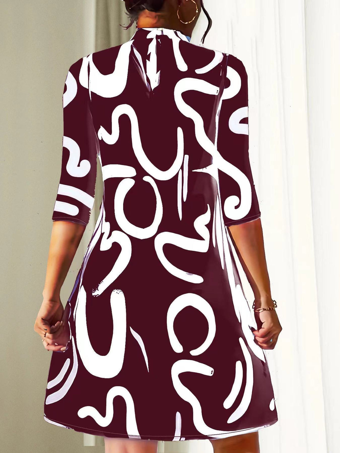 Robe courte ample graphique | Style contemporain
