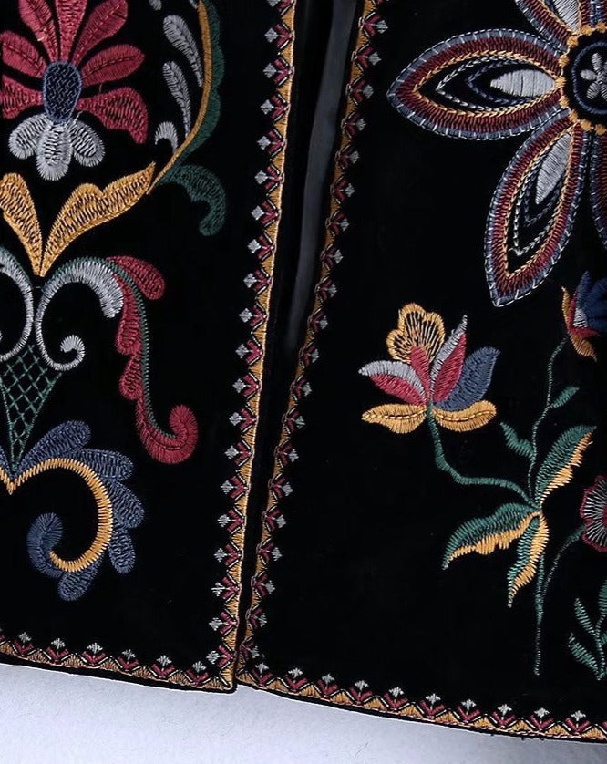Blazer court brodé | Élégance bohème