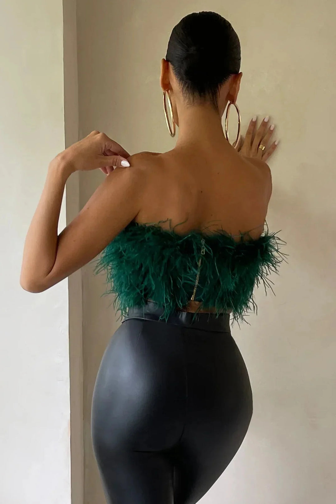 Top bustier plume femme | Style tendance et original pour looks de soirée
