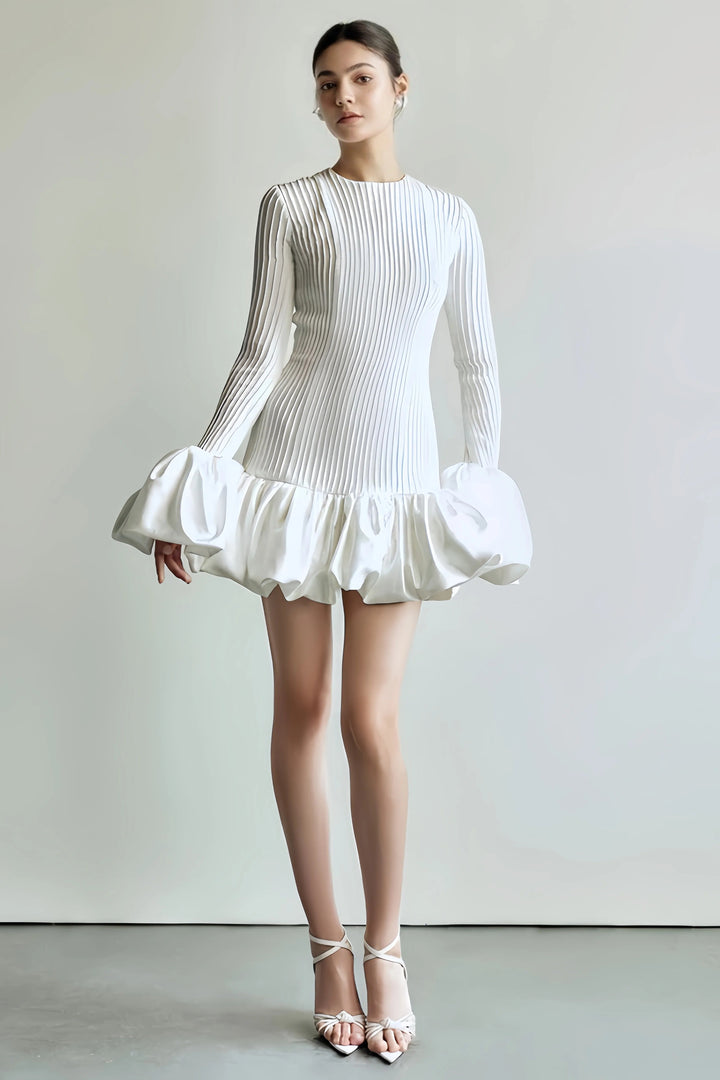 Robe courte plissée avec manches évasées | Élégance raffinée