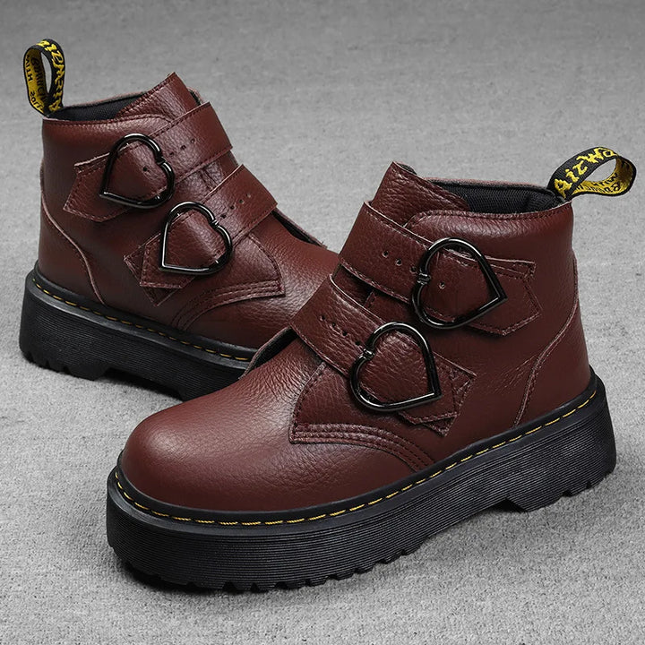 Bottines montantes originales | Détail tendance avec boucles cœur