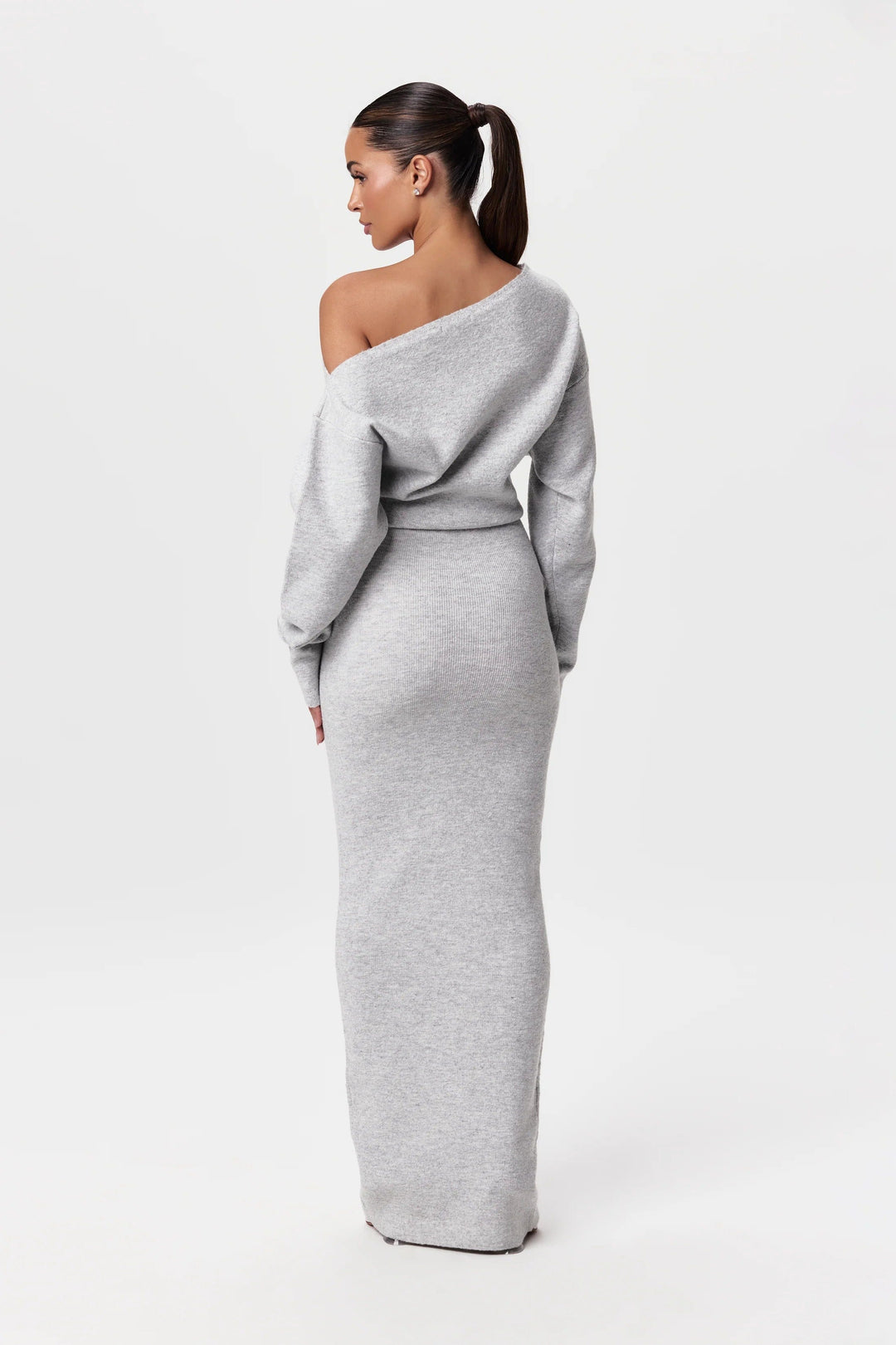 Robe pull épaule dénudée | Confort chic