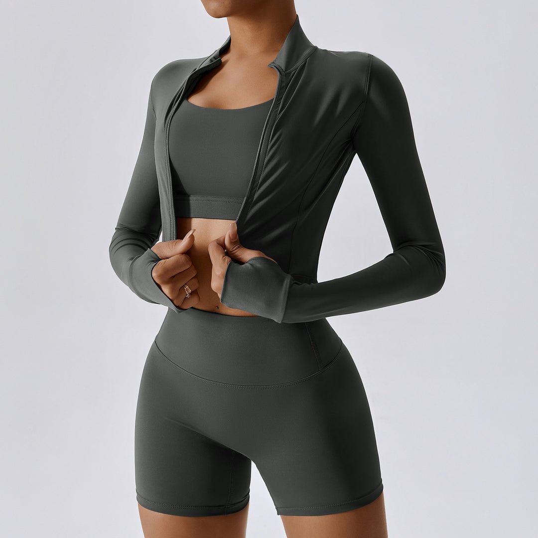 Veste manches longues, brassière & short taille haute | Tenue sportive chic & gainante