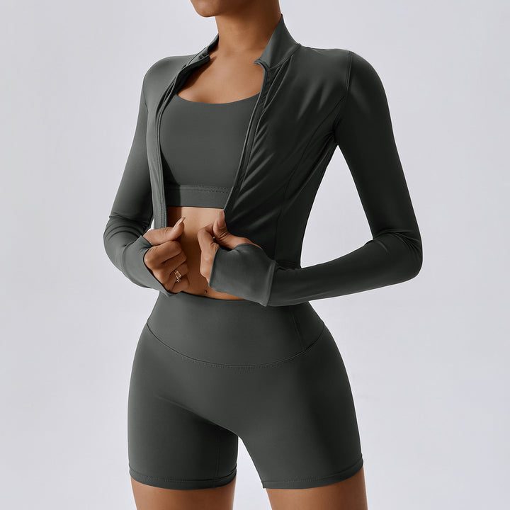 Veste manches longues, brassière & short taille haute | Tenue sportive chic & gainante