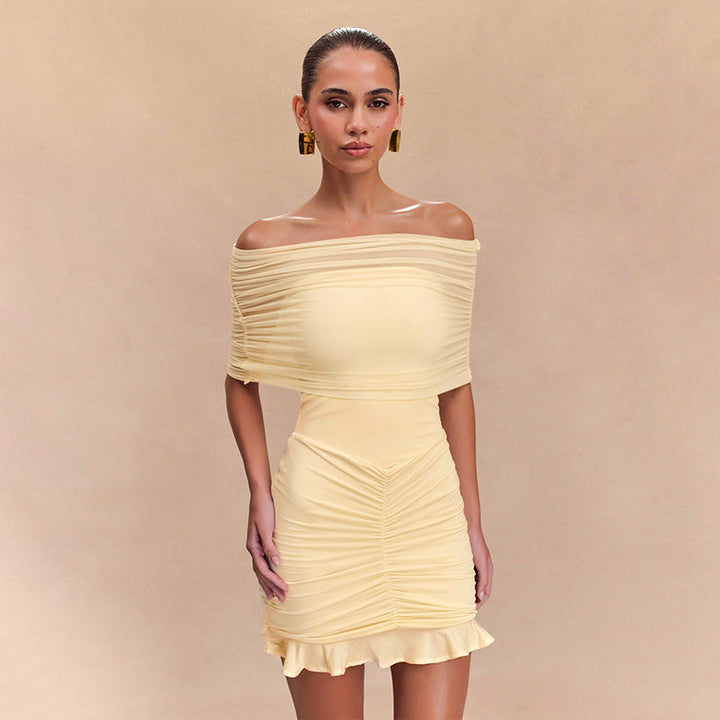 Robe courte off-shoulder | Détail froncé élégant