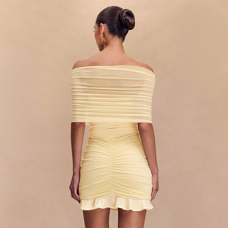 Robe courte off-shoulder | Détail froncé élégant