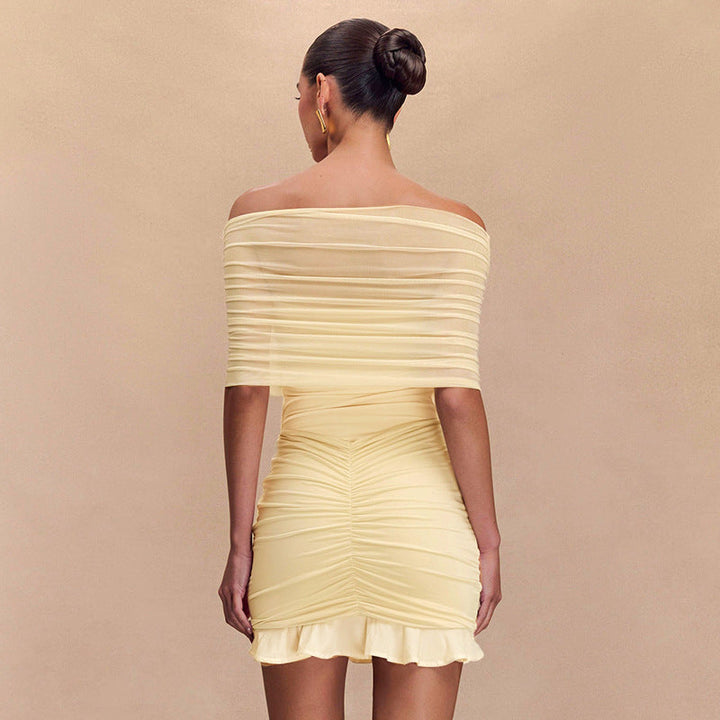 Robe courte off-shoulder | Détail froncé élégant