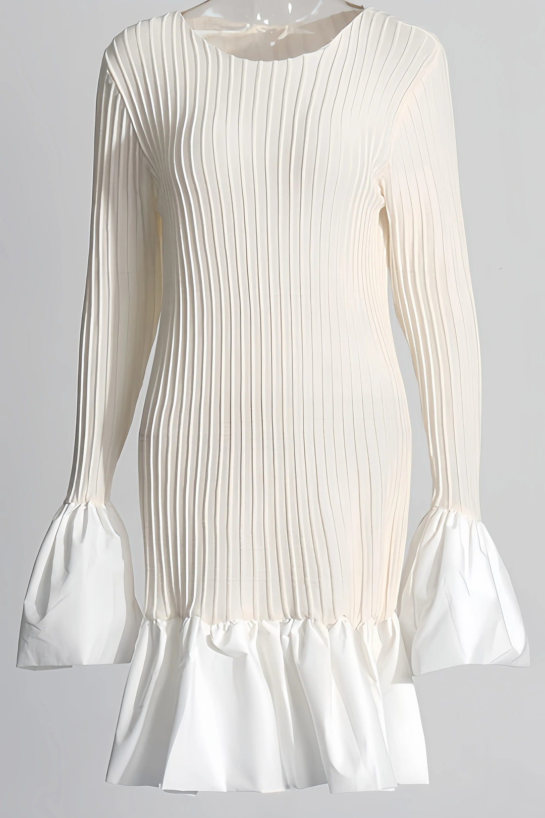 Robe courte plissée avec manches évasées | Élégance raffinée