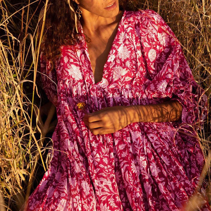 Robe Longue Bohème à Col en V et Manches Amples | Silhouette Féminine pour Toutes les Occasions