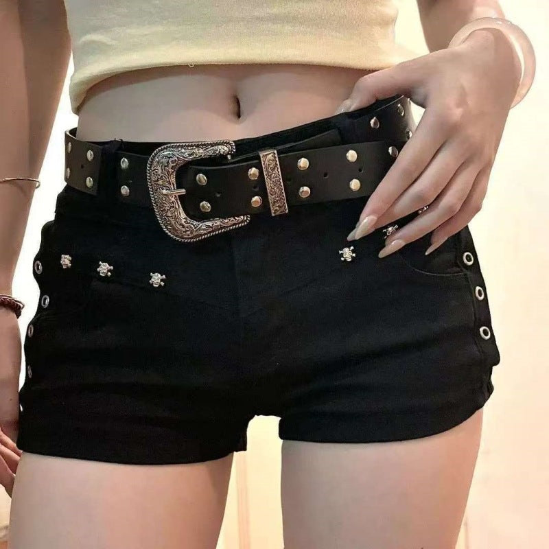 Short taille haute clouté avec ceinture | Parfait pour un look rock tendance