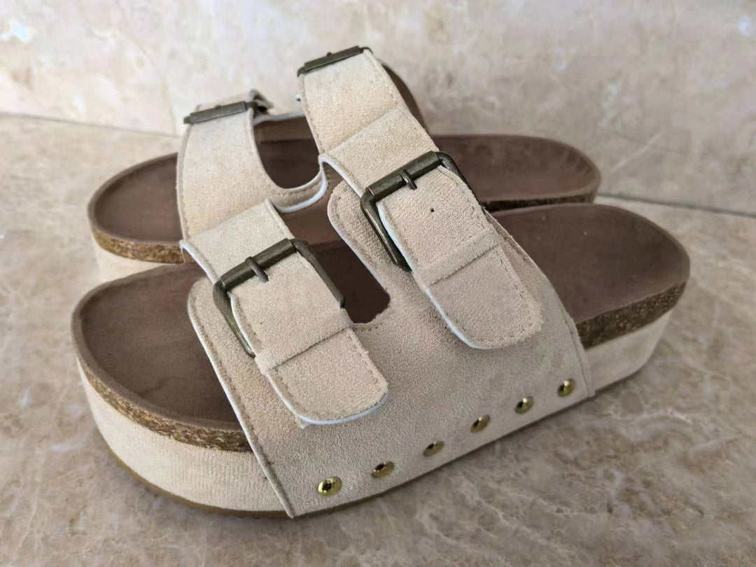 Mules à doubles boucles et clous | Style tendance et confort